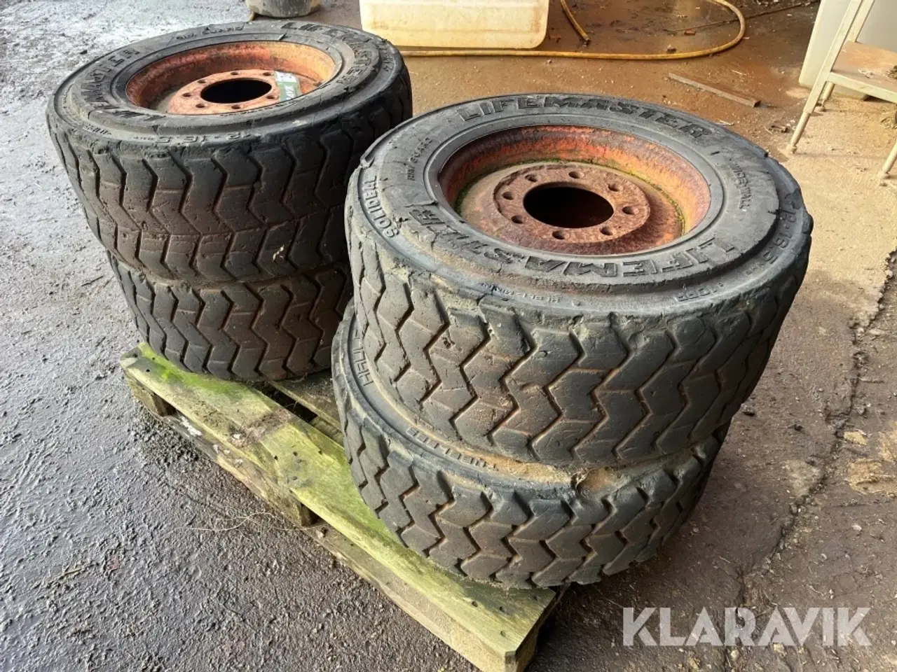 Billede 2 - Massiv dæk med fælg Bobcat 754