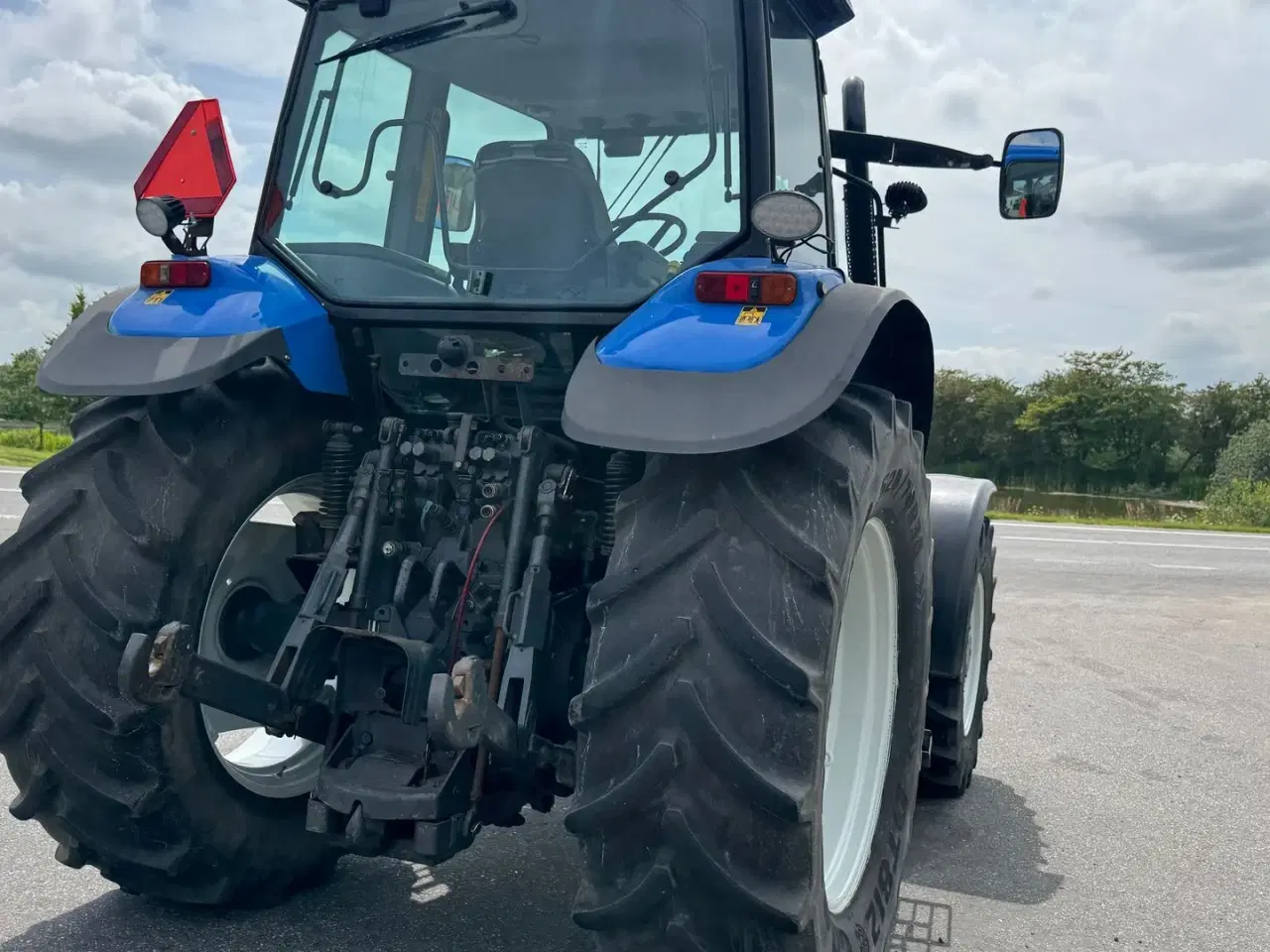 Billede 14 - New Holland TM 125 KUN 3600 TIMER OG AFFJEDRET KABINE!