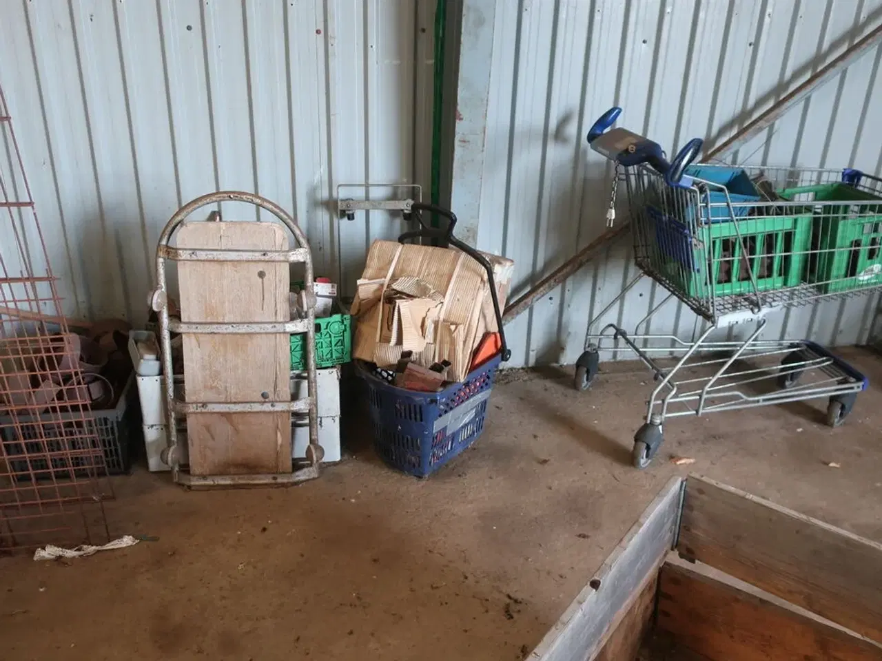 Billede 28 - 2 stk. rullebukke, paller, reoler, reservedele, værktøj, stiger m.m.