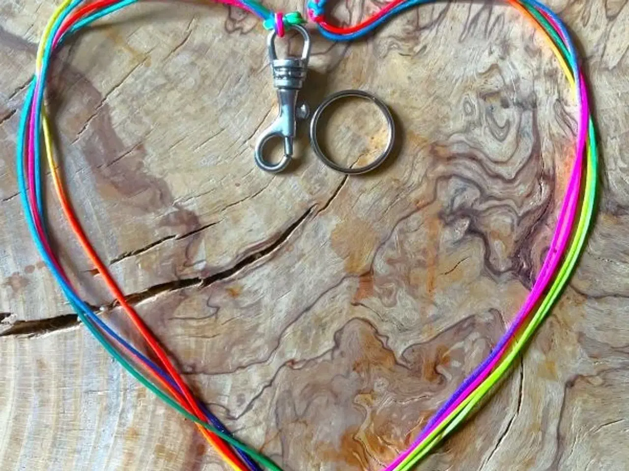 Billede 5 - Regnbuefarvet nøglesnor / keyhanger / nøglering