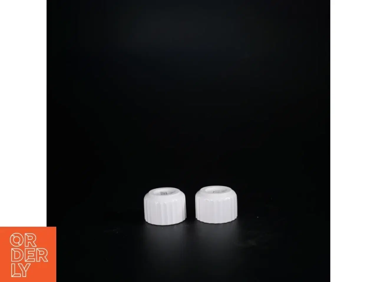 Billede 3 - Hvide fyrfadslysestager fra Lyngby Porcelæn (str. 3 x 5 cm)