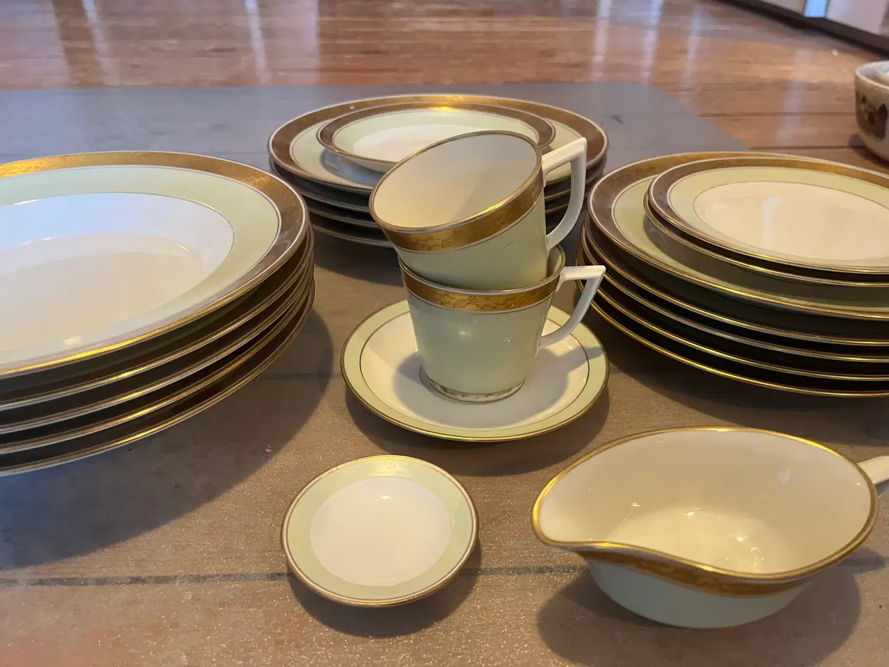 Billede 2 - Royal Copenhagen stel Dagmar med guldkant porcelæn