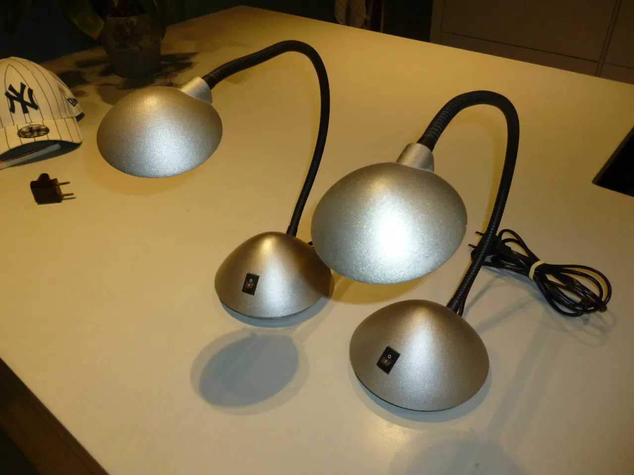 Billede 2 - Læse/bordlampe med bøjelig arm.
