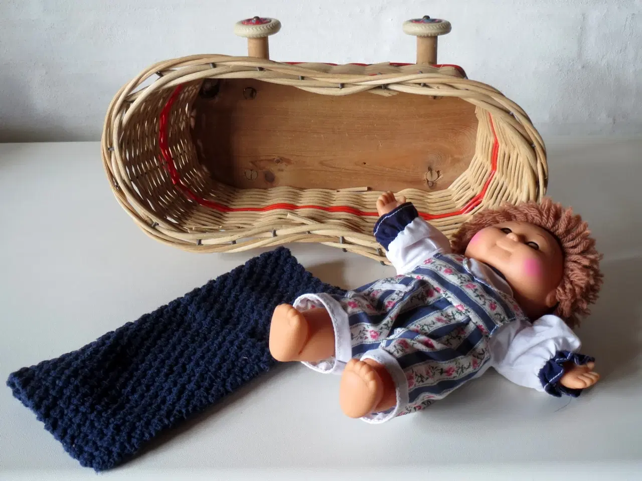 Billede 2 - Gammel dukkevogn, 30 cm