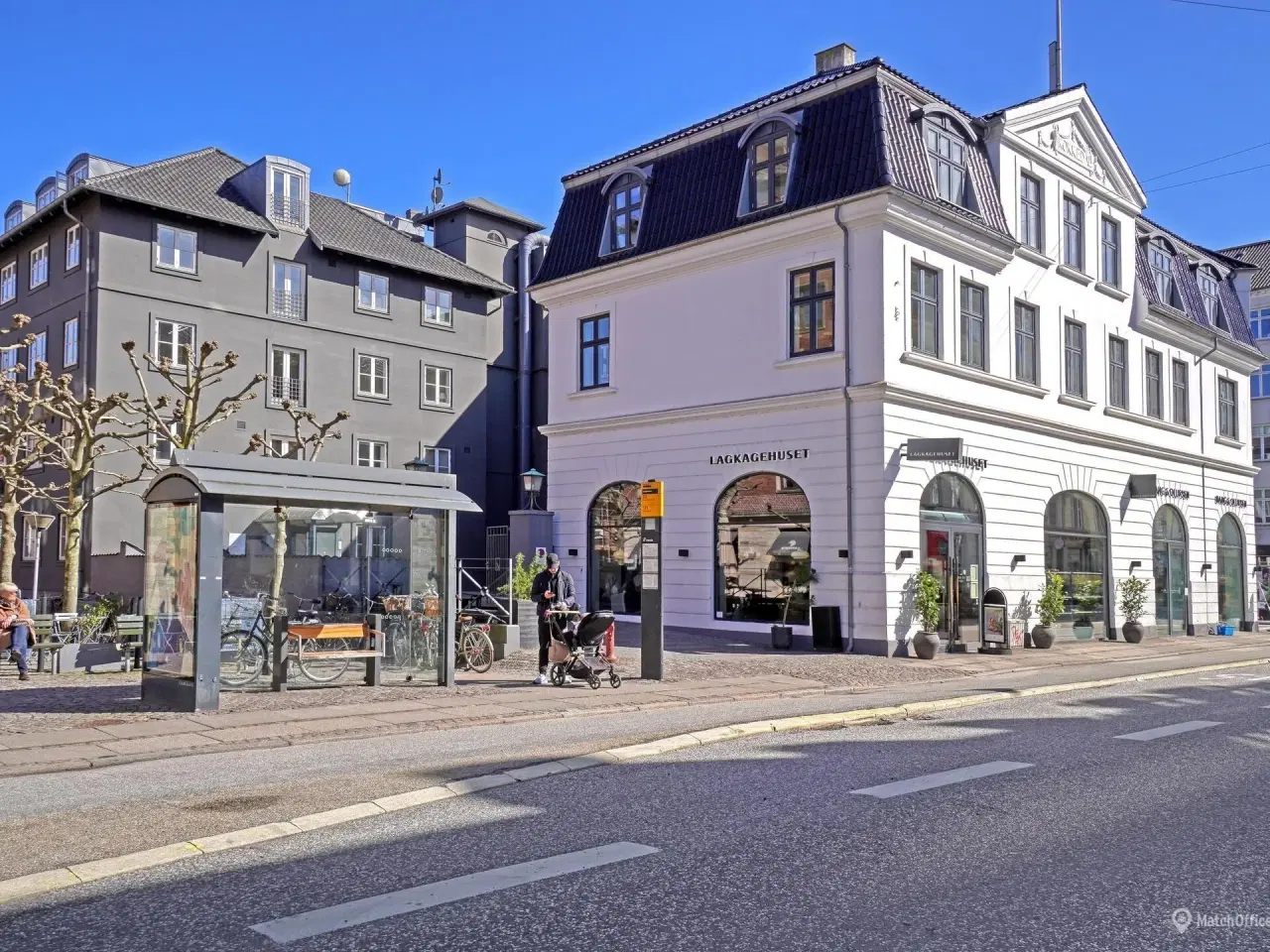 Billede 1 - Kontor i Hellerups smørhul med store glaspartier og kig til Øresund