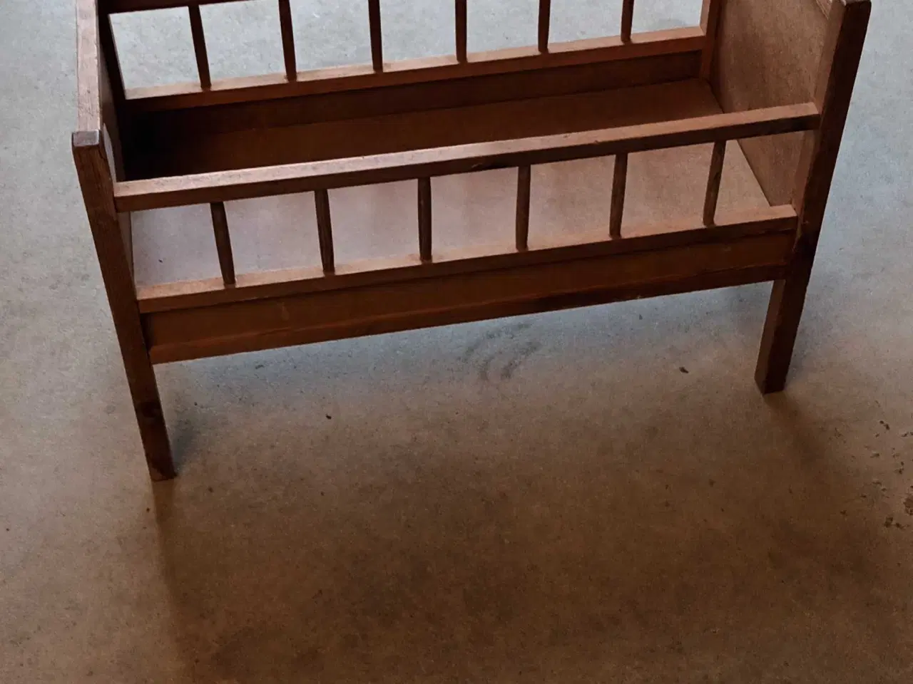 Billede 2 - 2 fine dukkesenge