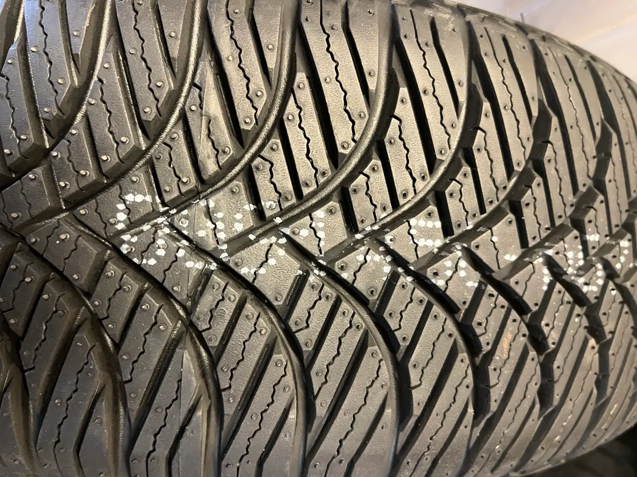 Billede 7 - Helårshjul. 175-65-14. VW Up.