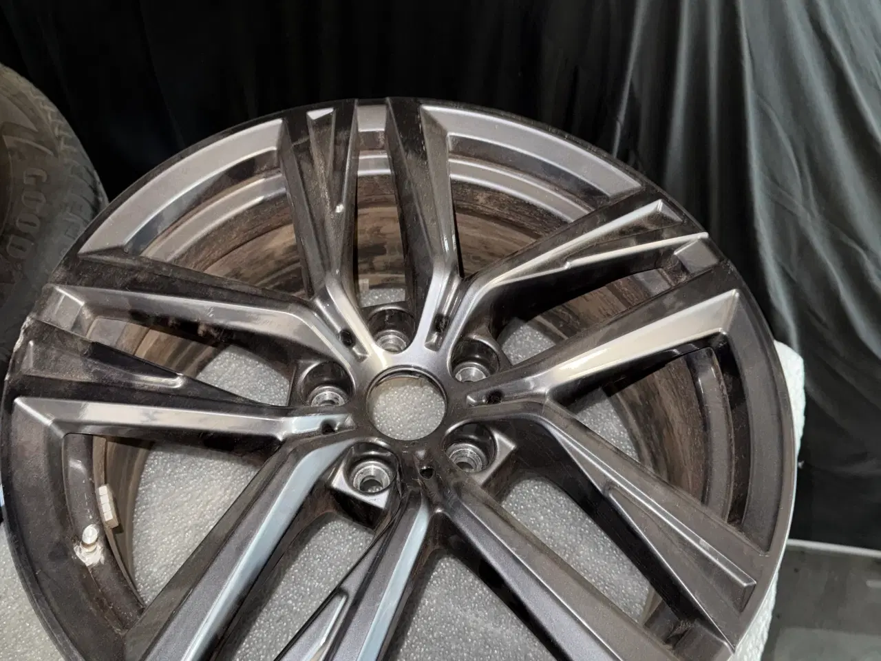 Billede 4 - 2 Originale BMW i4 fælge