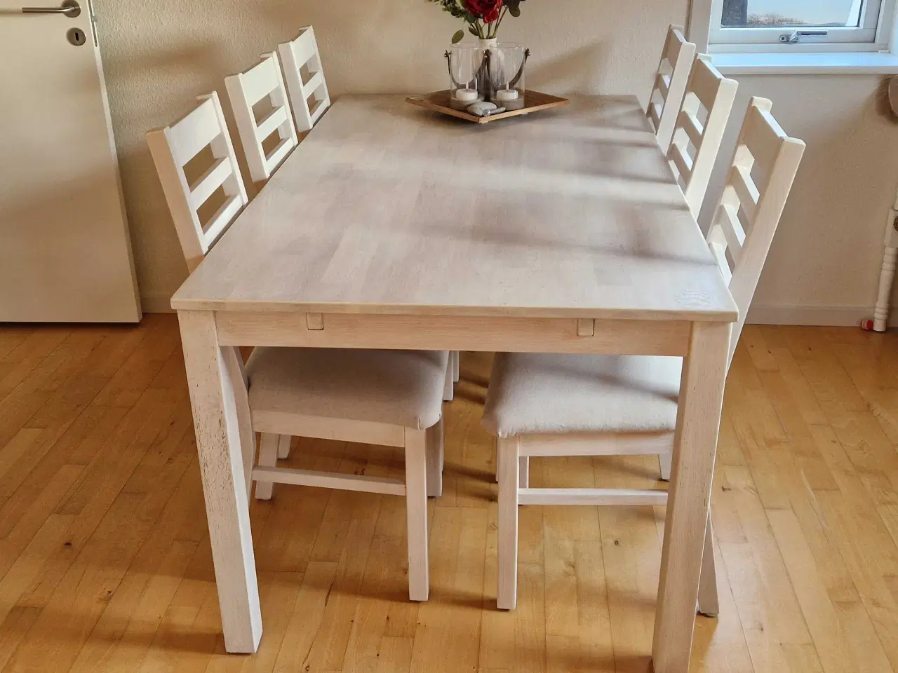 Billede 1 - Spisebord med stole i eg