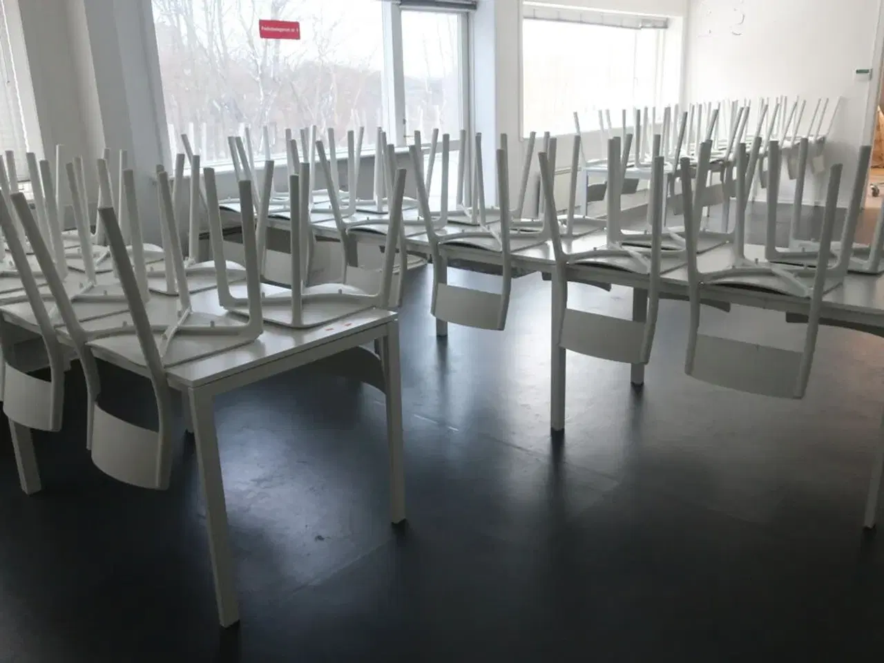 Billede 1 - 5 stk. spiseborde samt 20 stk. stole