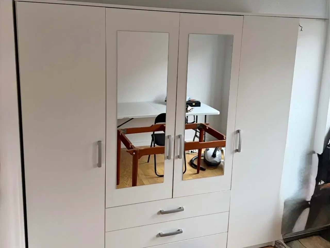 Billede 1 - Nyt Vellerup garderobeskab fra Jysk 