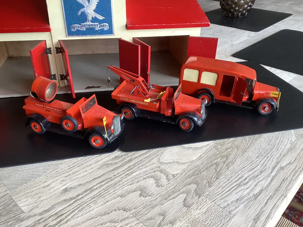 Billede 3 - Gl. Tekno Falck station m/3biler