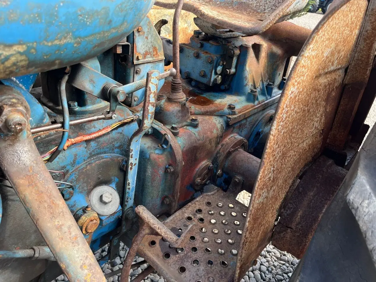 Billede 7 - Fordson Major Motoren mangler, men mange god dele.