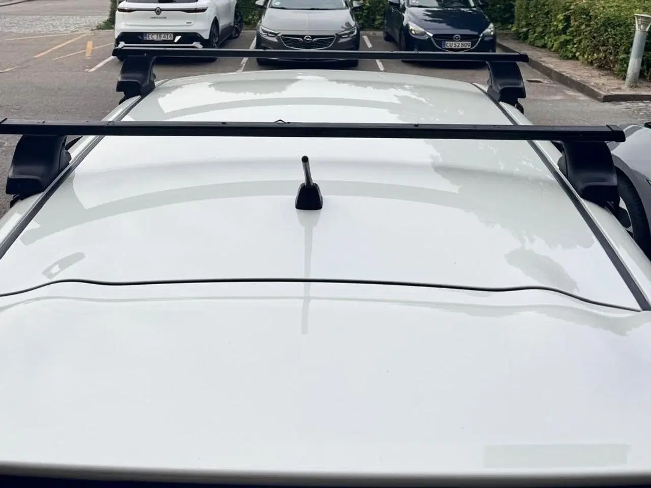 Billede 2 - UDLEJES -THULE tagbøjler - passer til Nissan Juke.