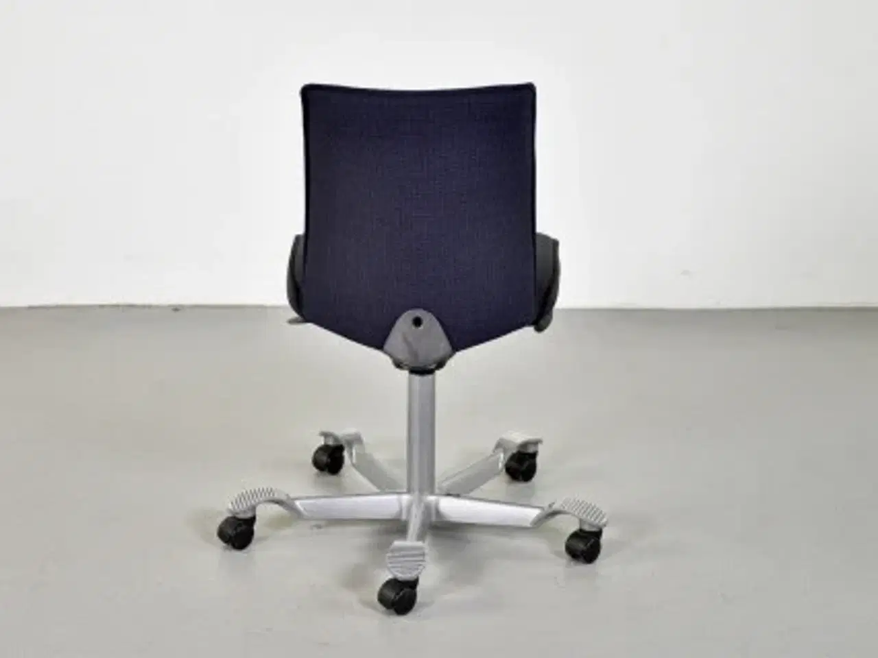 Billede 3 - Häg h05 5200 kontorstol med sort/blå polster og gråt stel
