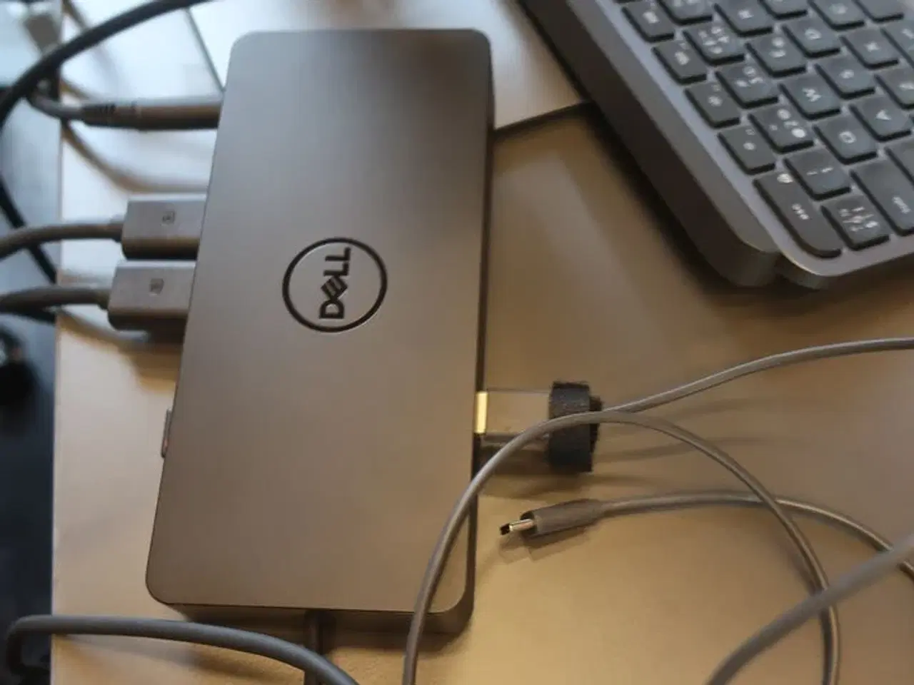 Billede 6 - 2 stk. 24" DELL skærme samt dockingstation og tastatur