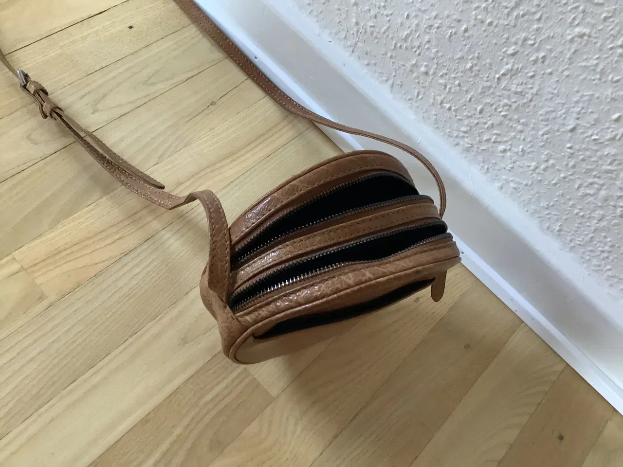 Billede 2 - Rund skuldertaske fra Markberg