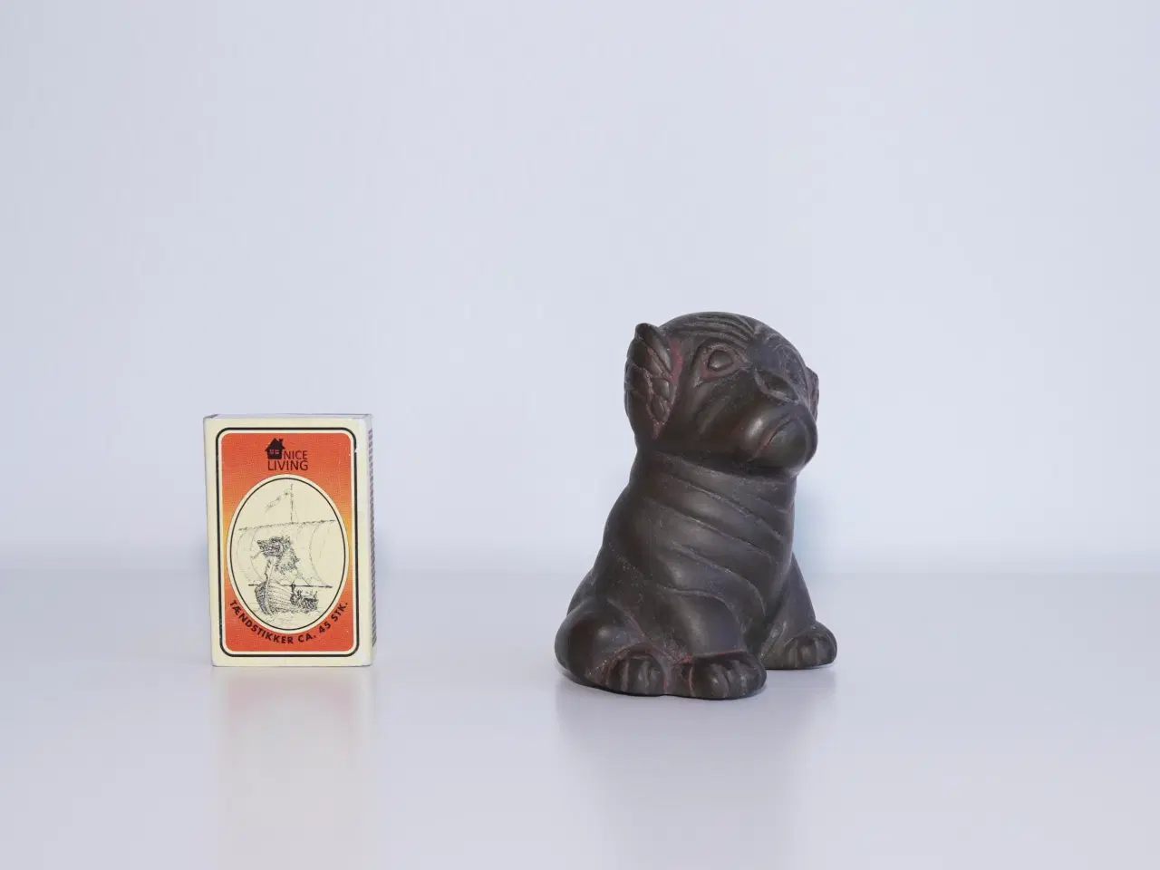 Billede 2 - Ældre og detaljeret hund i metal