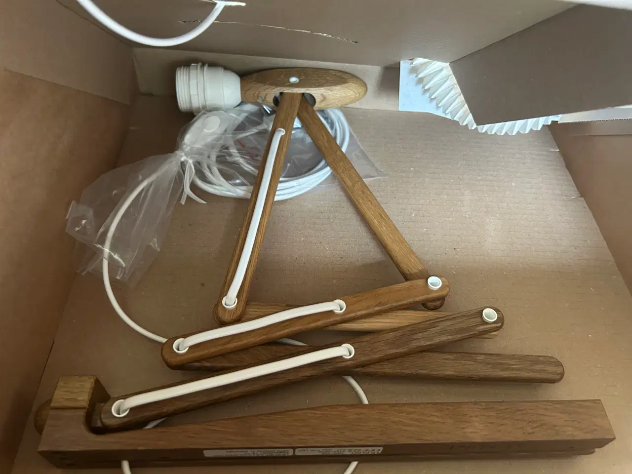 Billede 3 - Le Klint Sakselamp 1/17 224 røget eg