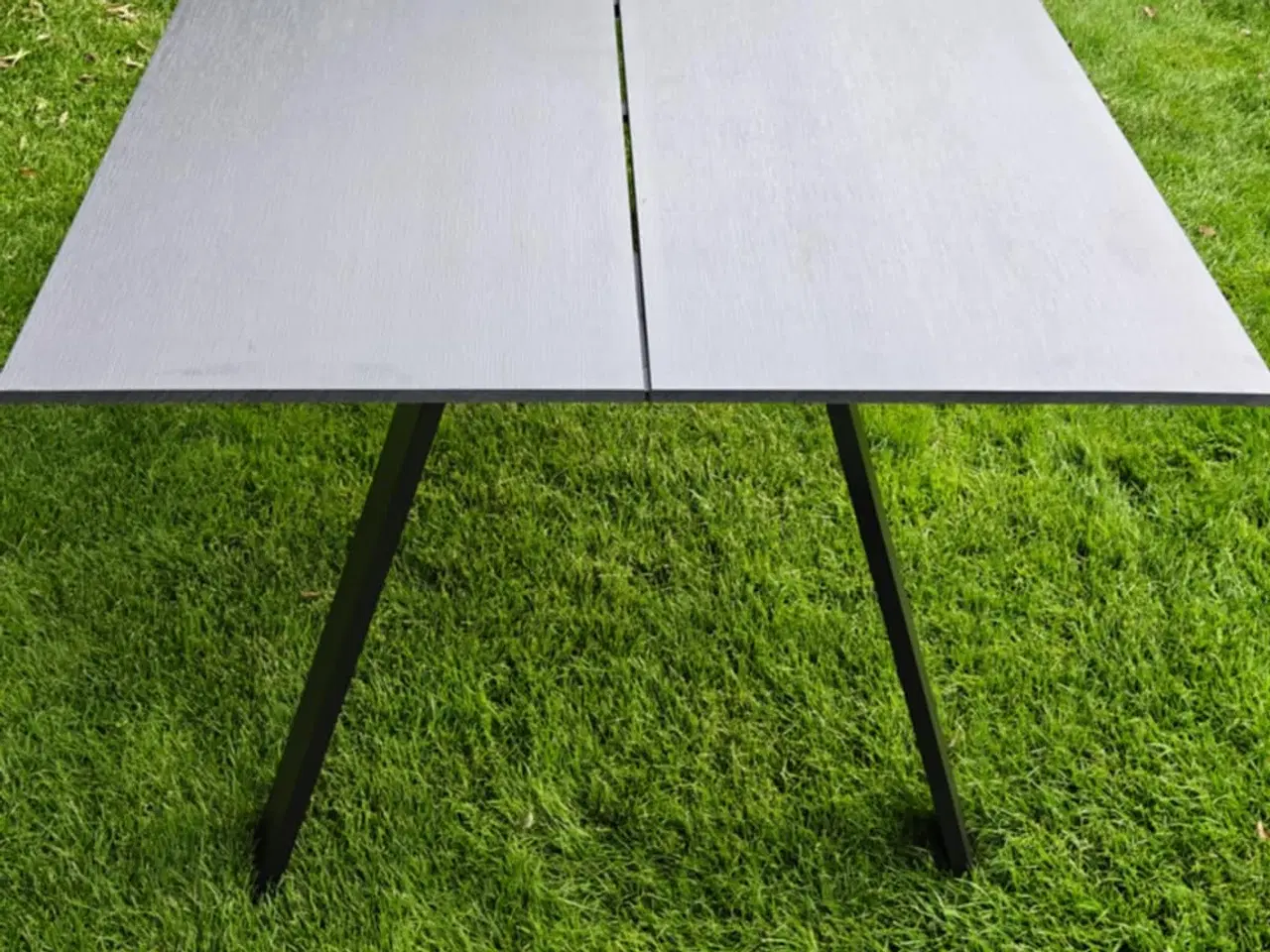 Billede 2 - Vedligeholdelsesfrit havebord med 6 stole