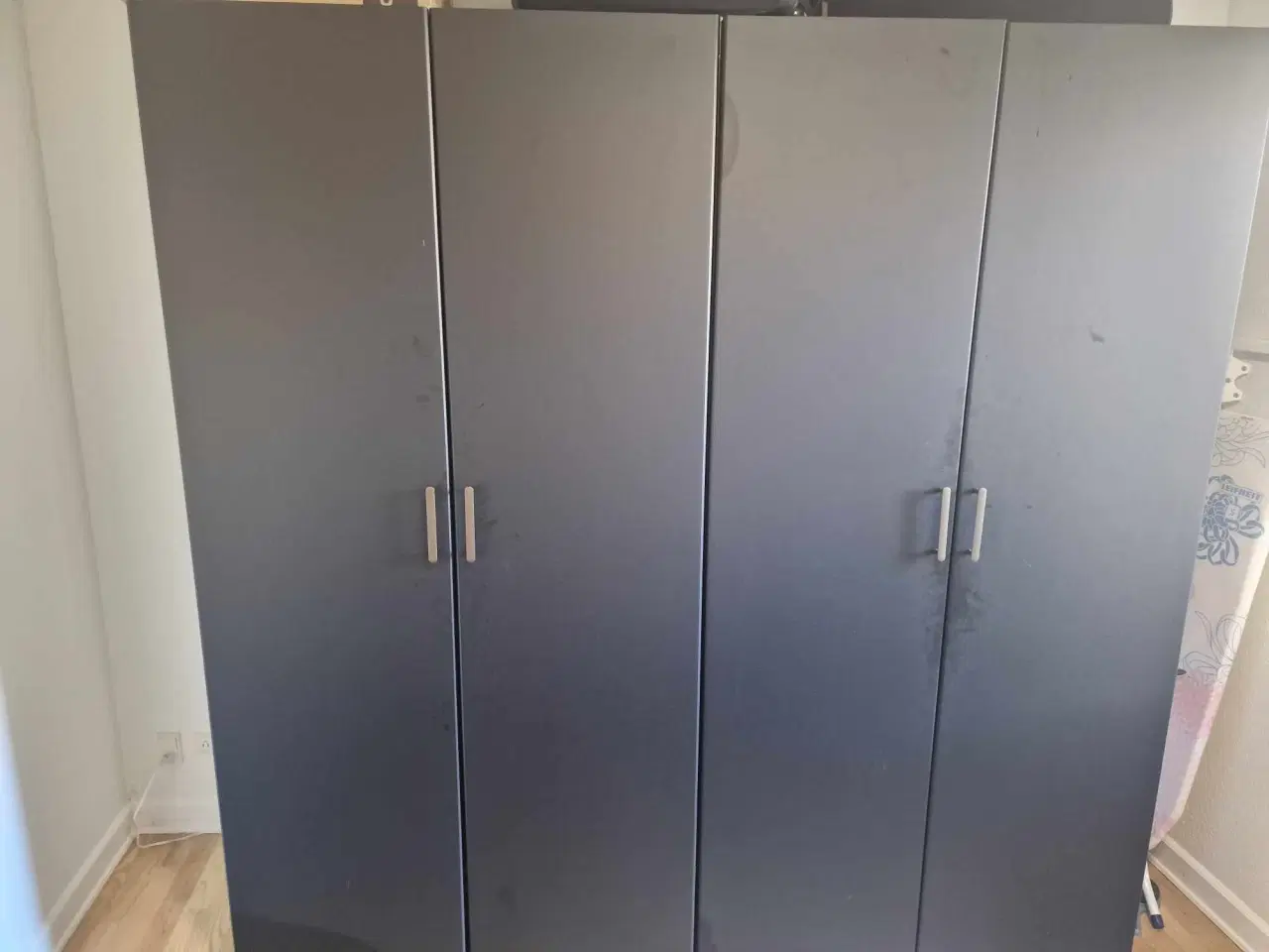 Billede 2 - Sortbrun PAX skab til tøj og opbevaring