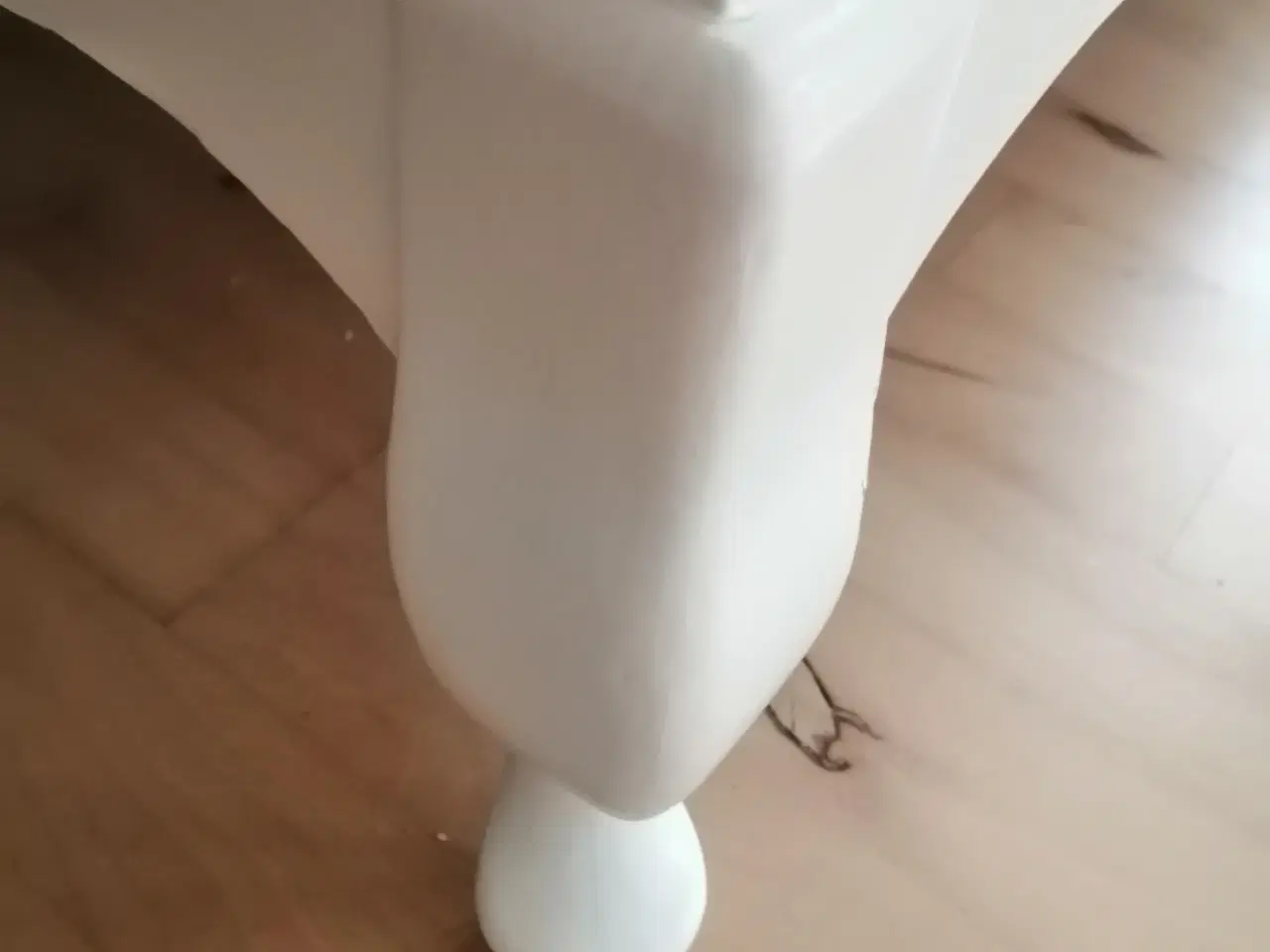 Billede 4 - Hvidmalet  skænk.