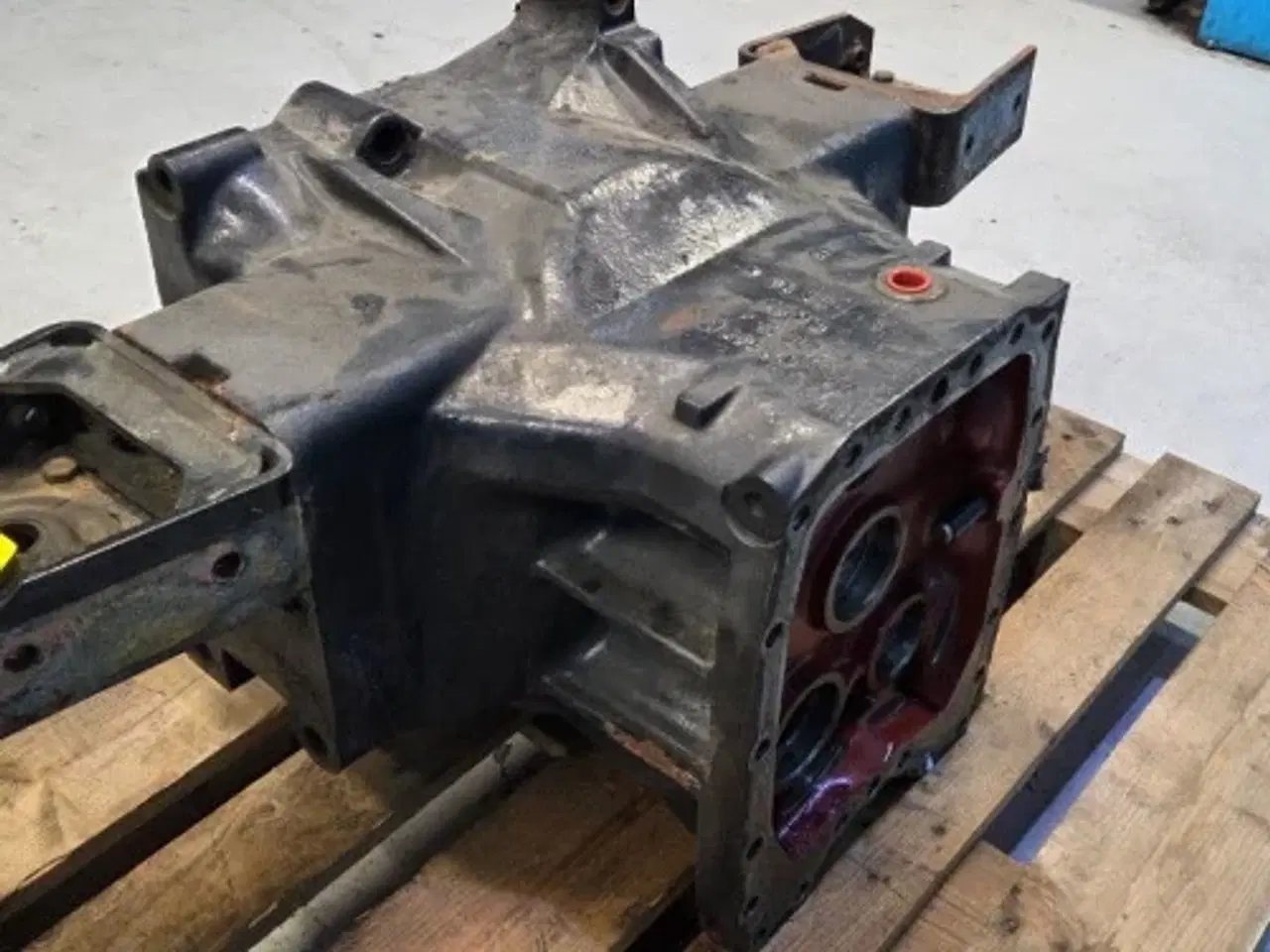 Billede 8 - Deutz Agrotron 90 Koblinghus 04438466