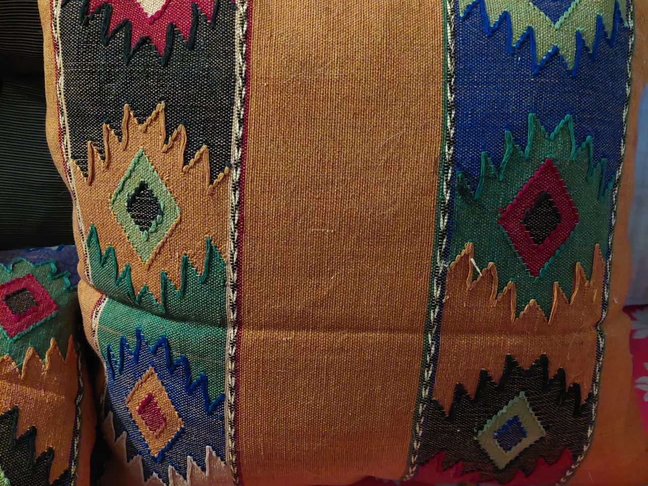 Billede 4 - pyntepuder med flot brun baggrund