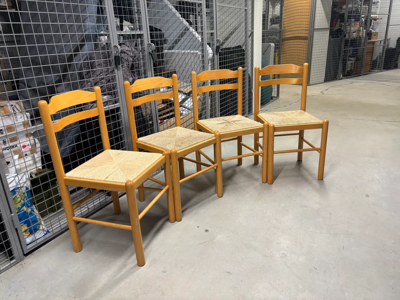 Billede 1 - 3 træstole med flettet sæde 