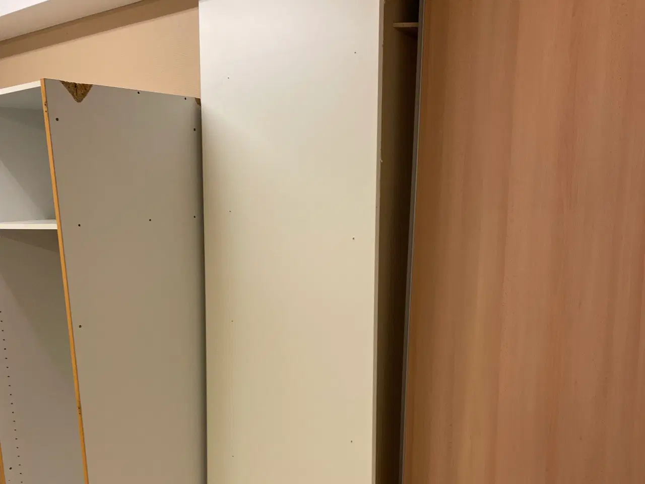 Billede 1 - Garderode skabe med Skydelåger