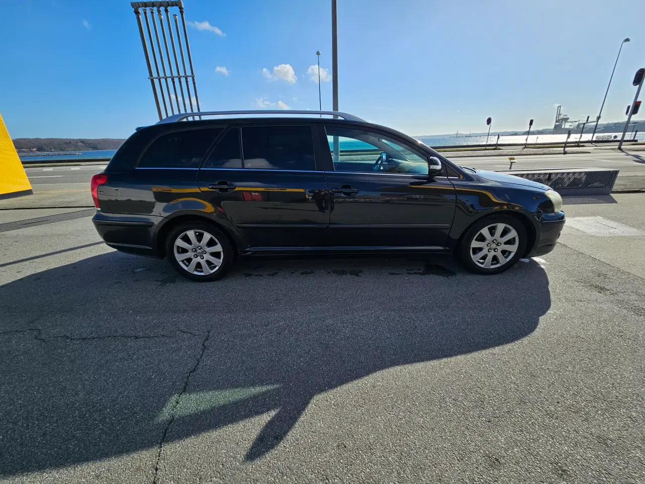 Billede 2 - Pålidelig og rummelig Toyota Avensis stationcar