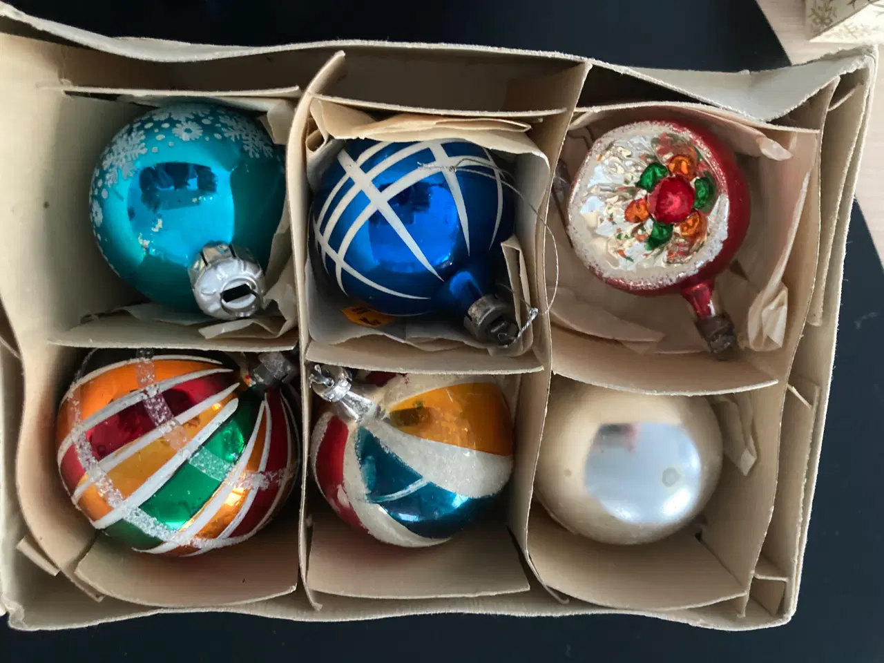 Billede 3 - Antikke juletræskugler og en top