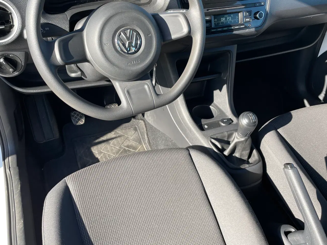 Billede 16 - VW up - lavt km tal