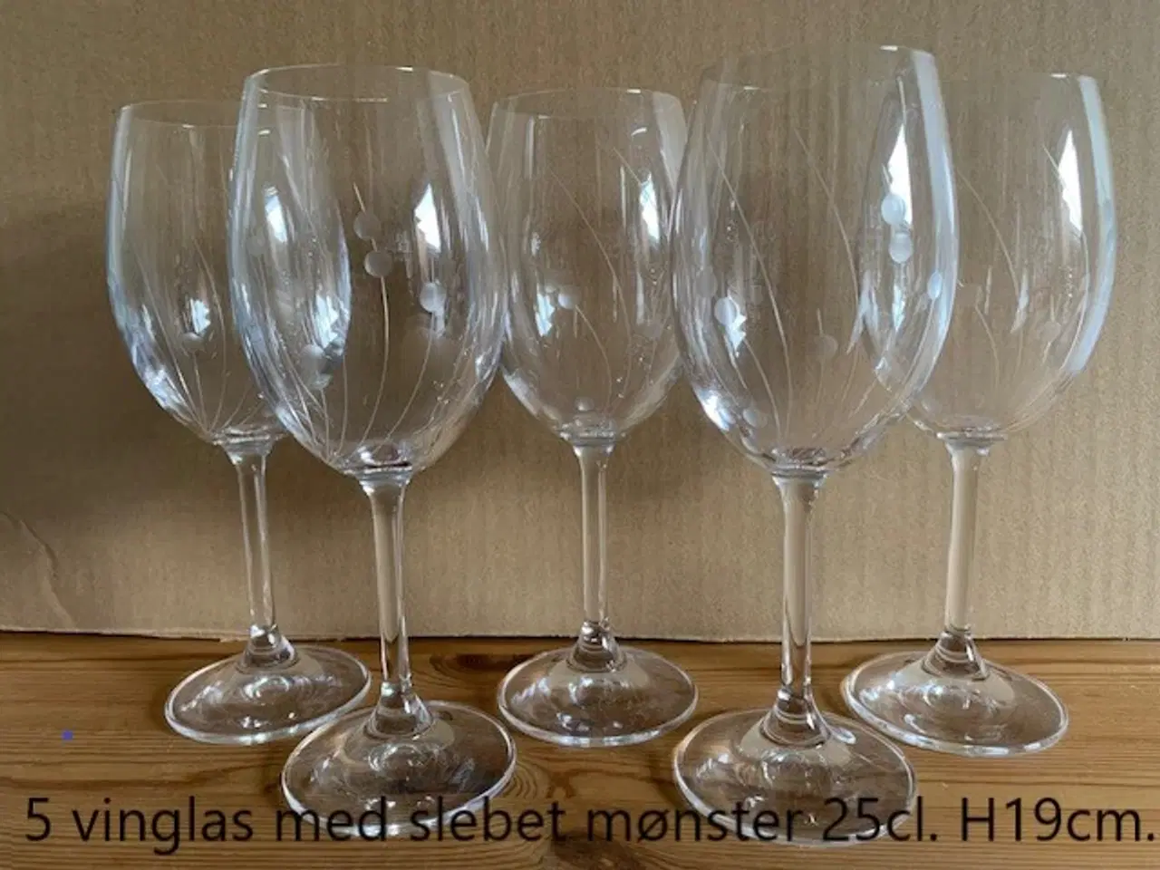 Billede 2 - Saks - køkkenrulleholder - smørsmelter - krus m.m.