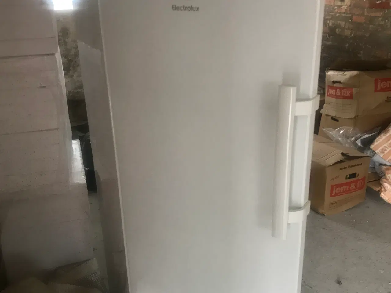 Billede 2 - Køleskab fritstående, 154 cm høj og 317L
