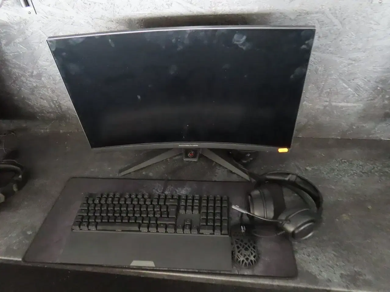 Billede 1 - 27" curved gaming monitor, ASROCK PHANTOM GAMING pg27f15rs1a