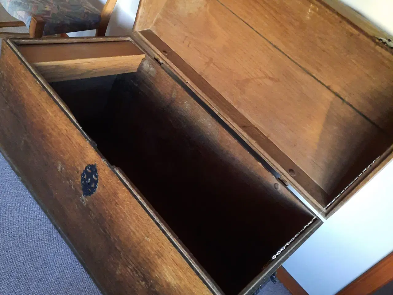 Billede 2 - Gammel kiste m/beslag