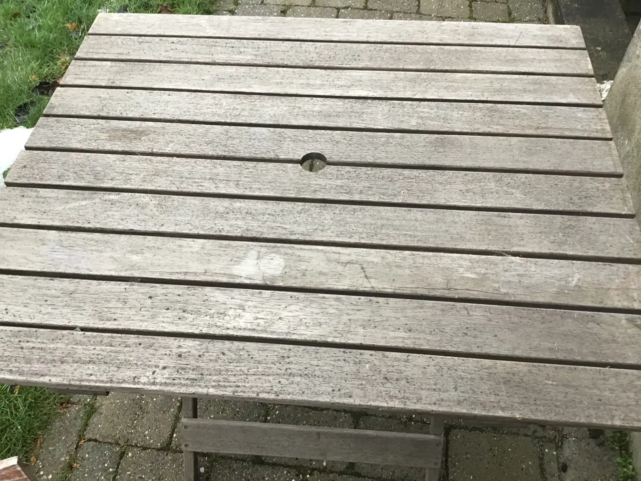 Billede 2 - Træ haveklapbord og en cafestol.