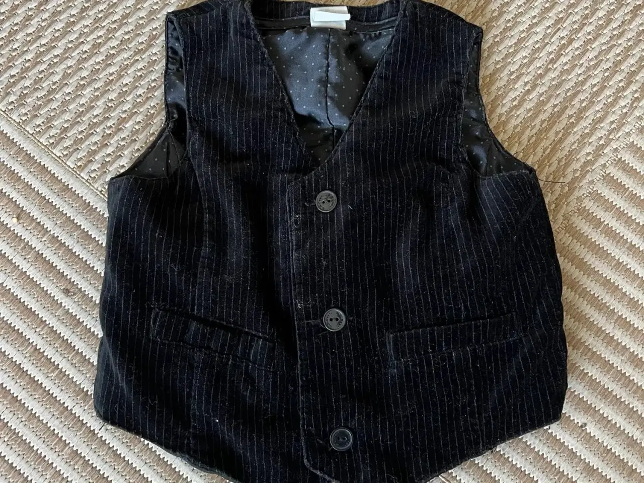 Billede 1 - H&M fin sort vest m spændetamp str 86 cm 