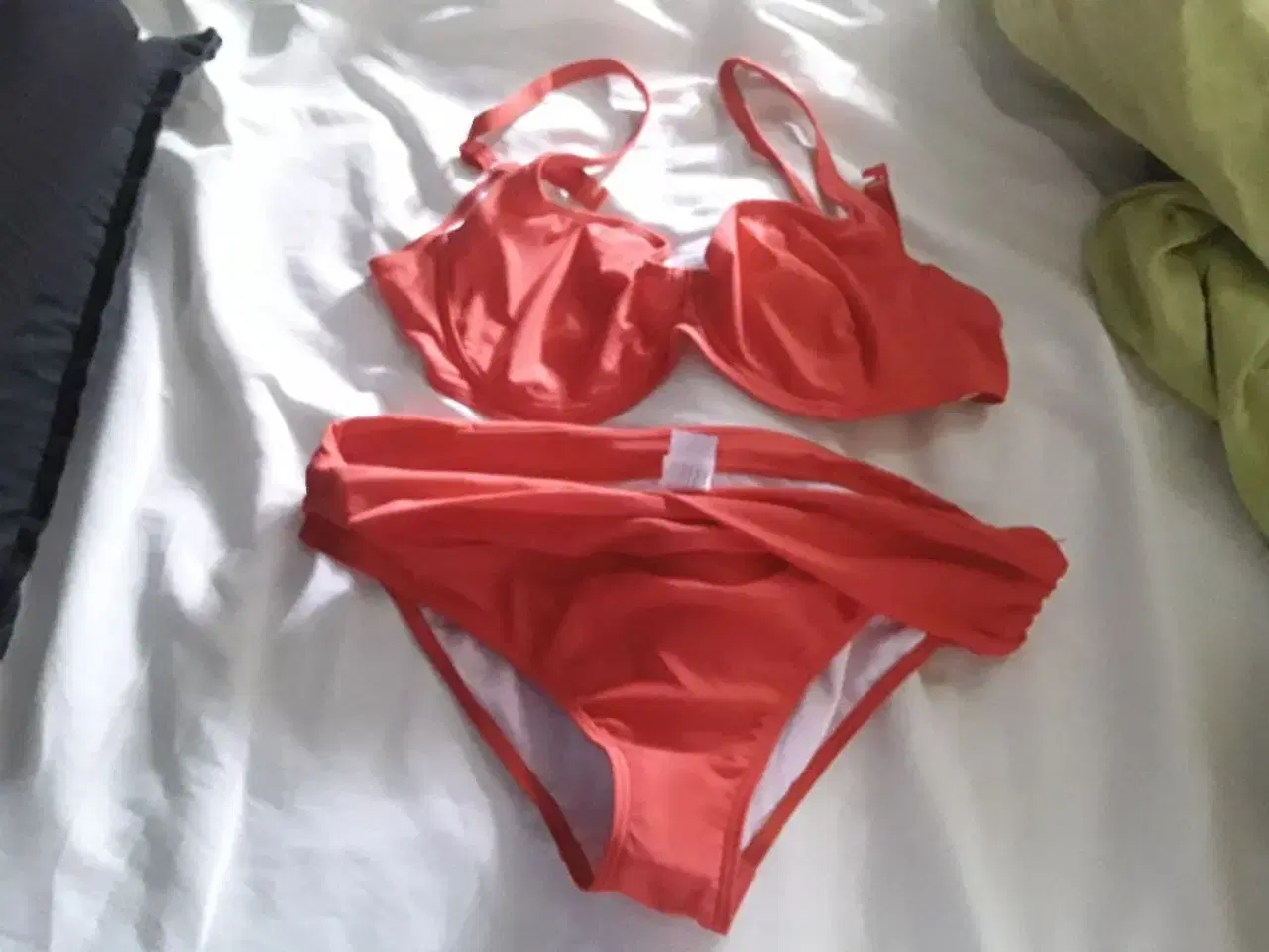 Billede 1 - Ny bikini fra Naturana 46 C Helt ny rød.
