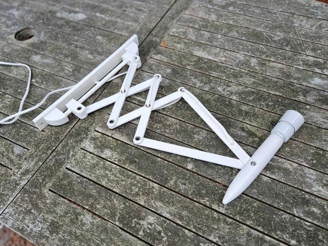 Billede 14 - Flot hvid sakselampe i dansk design