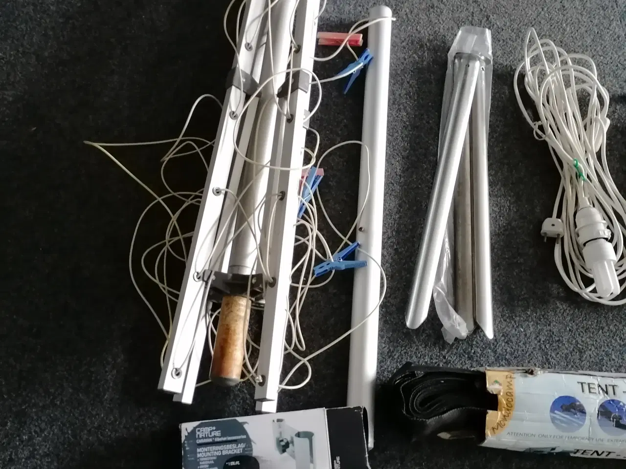 Billede 1 - Dele til camping , storm pløkker, m.v. ( se %)