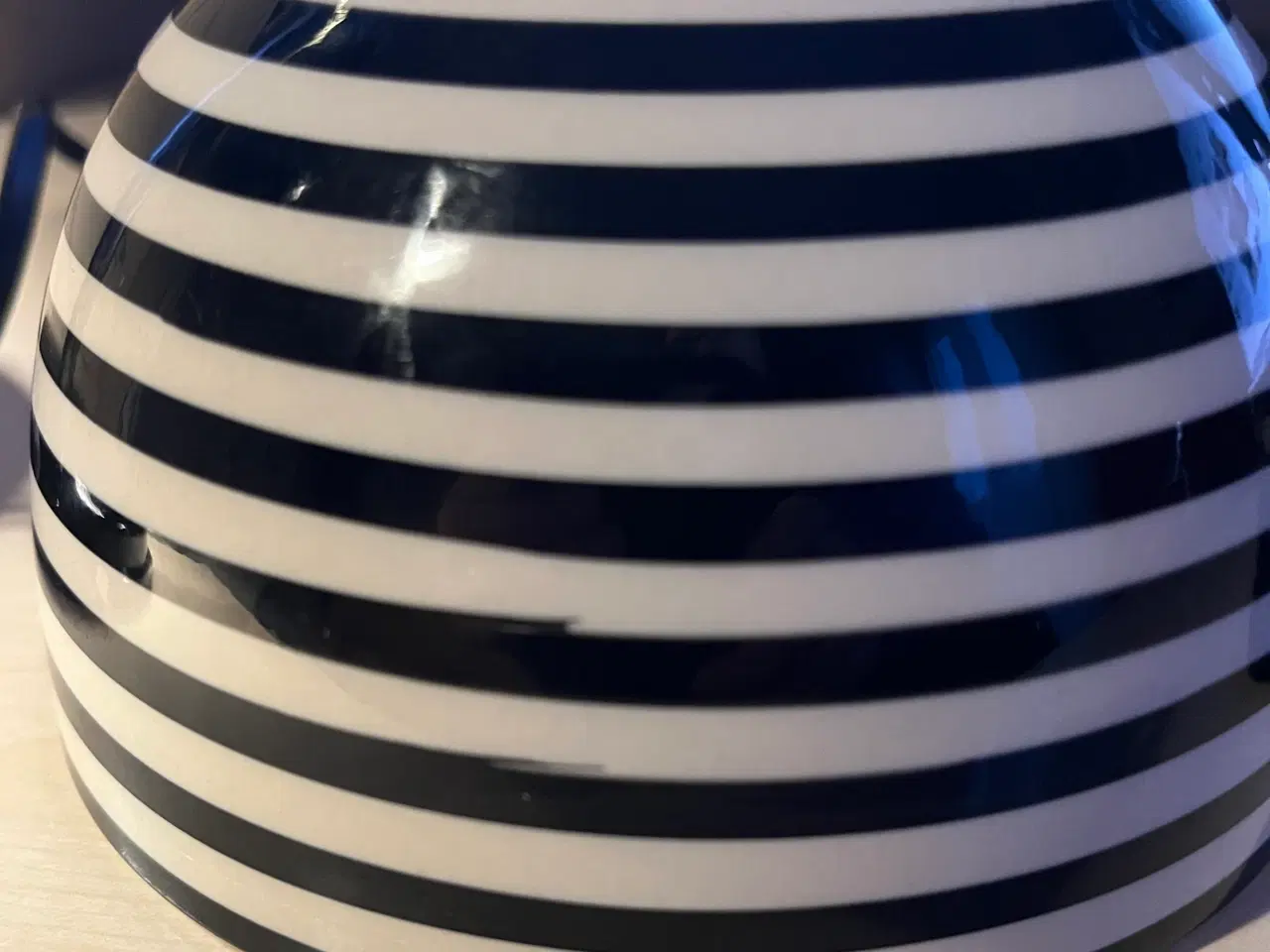 Billede 4 - Skål uden navn - minder om Kählers skåle