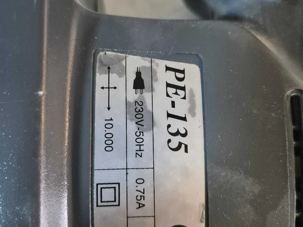 Billede 3 - Rystepudser PE-135 med en effekt på 135W. Den oper