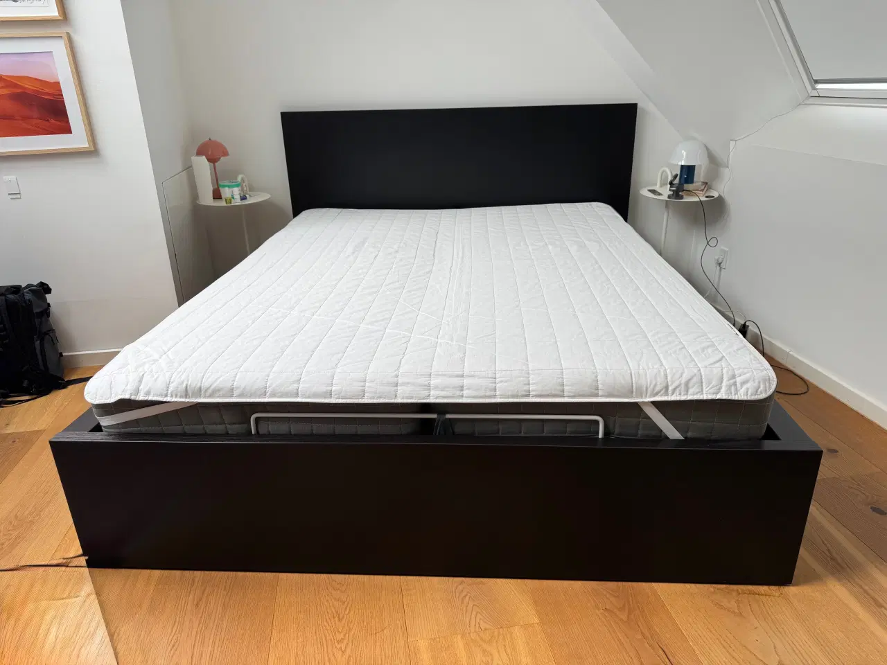 Billede 1 - IKEA MALM seng med 2 madrasser – mørkebrun, 160x20