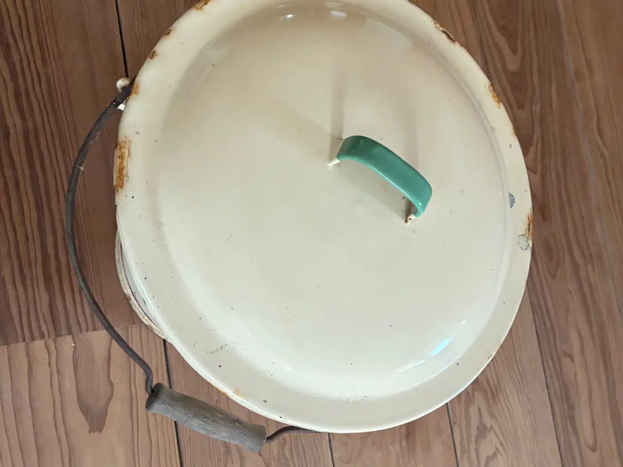 Billede 2 - Antik metalspand 15 liter med låg og træhank