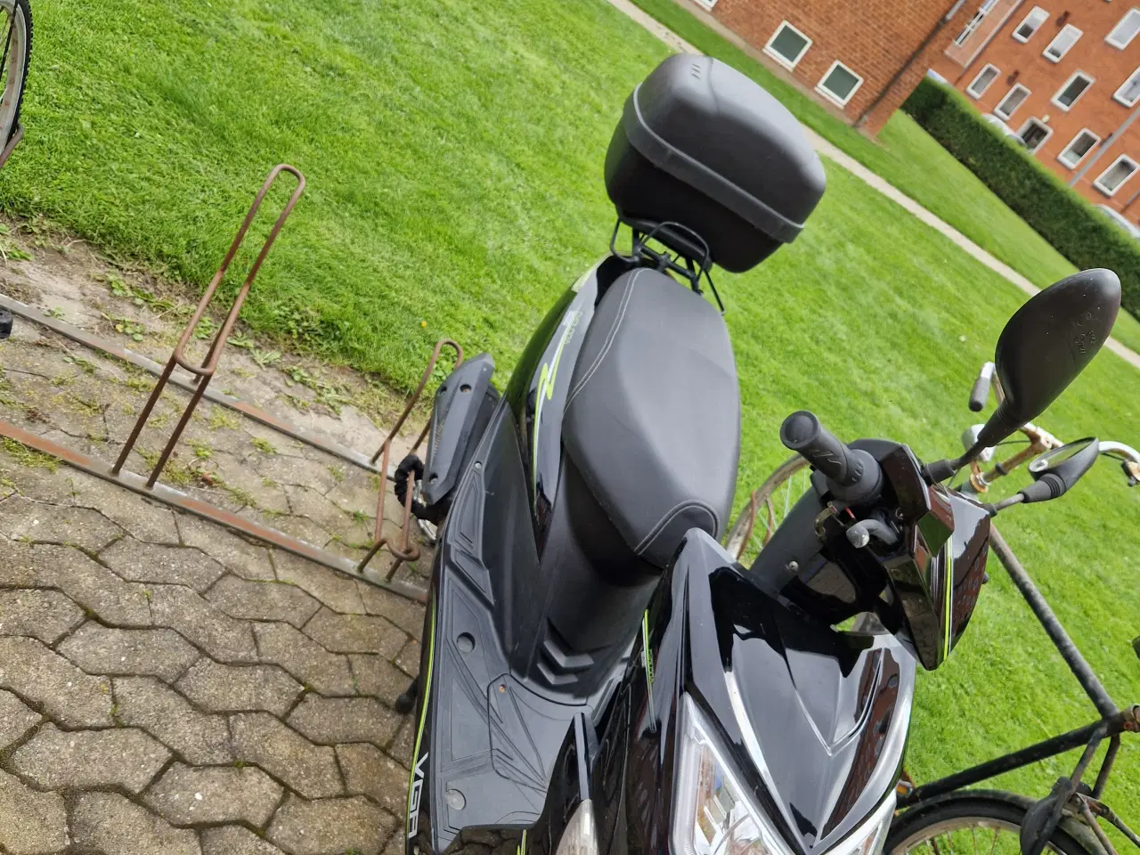 Billede 1 - Stor knallert 