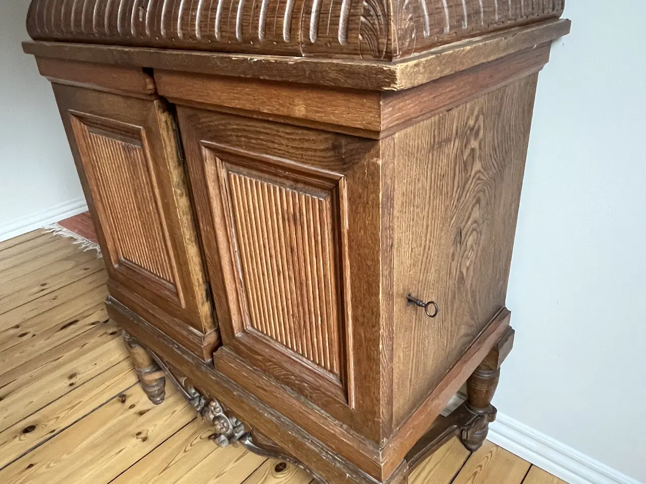 Billede 2 - Charmerende antikt skab