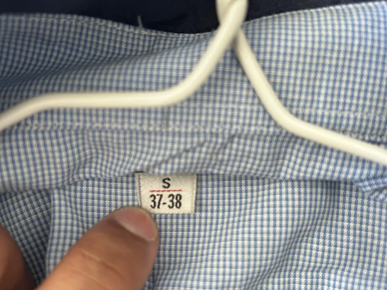 Billede 4 - Marineblå skjorte (S)