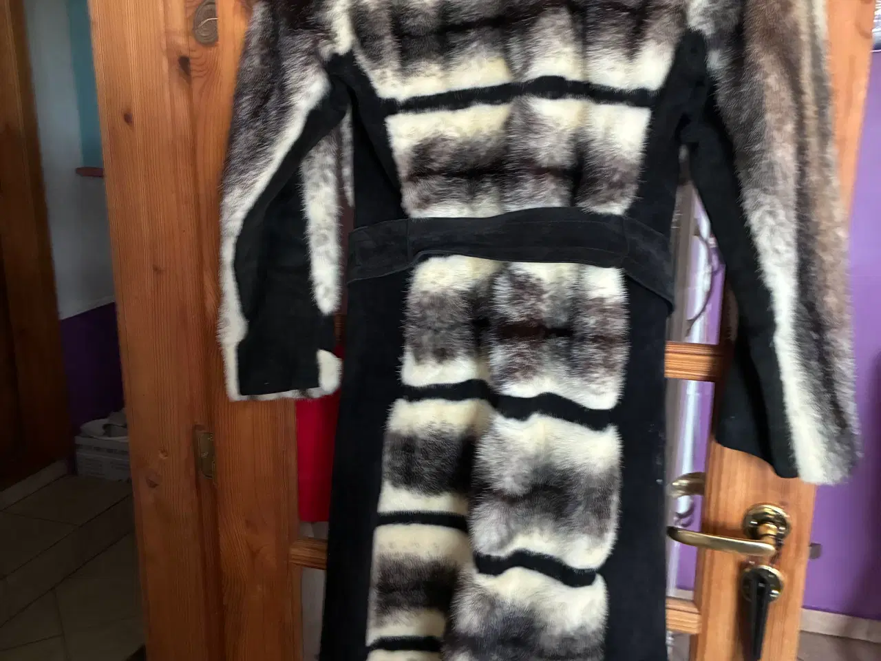 Billede 1 - skind/sort og pels